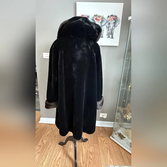 GALLERY WOMENHooded Full Length Faux Fur Coat SIZE 1 X